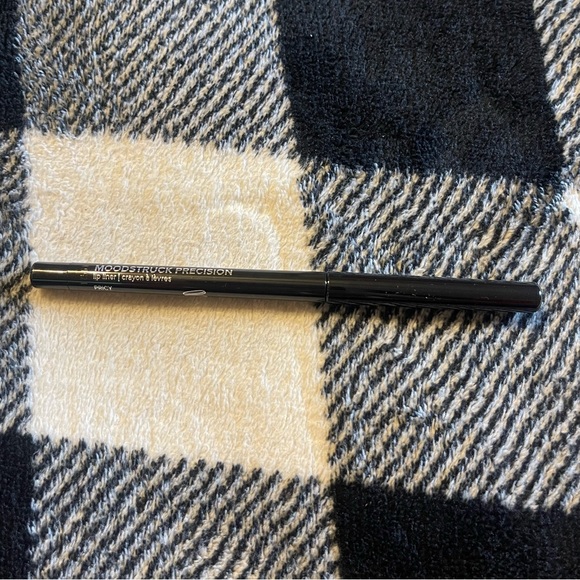Younique Moodstruck Precision Lip Liner - Picture 2 of 3